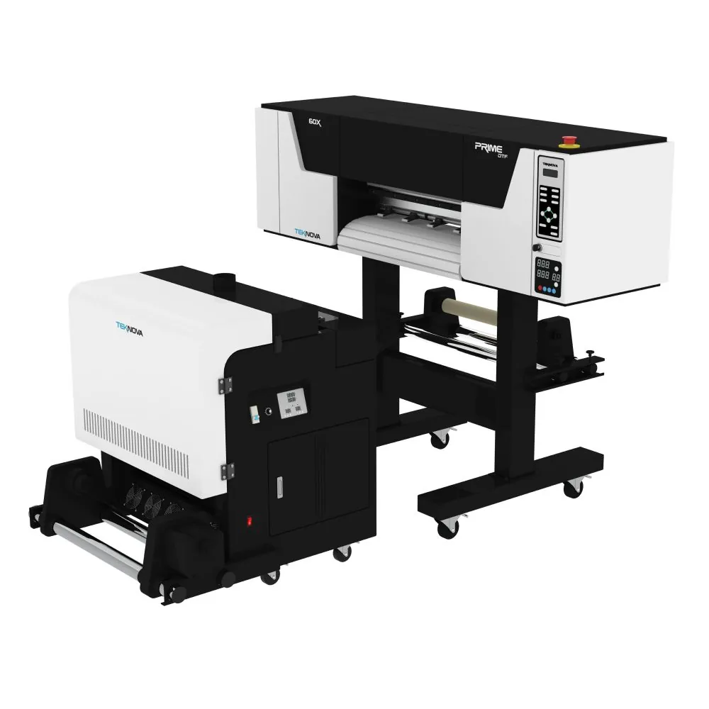 Impressora DTF Têxtil PRIME 60X — vista lateral e estrutura da máquina (impressora DTF para estamparia e personalização têxtil TEKNOVA) Impressora DTF Têxtil PRIME 60X — vista lateral e estrutura da máquina (impressora DTF para estamparia e personalização têxtil TEKNOVA)